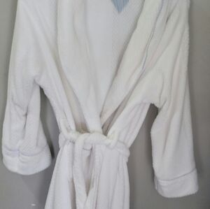Tommy Hilfiger White  Sleepwear Robe with Blue Stripe Trim